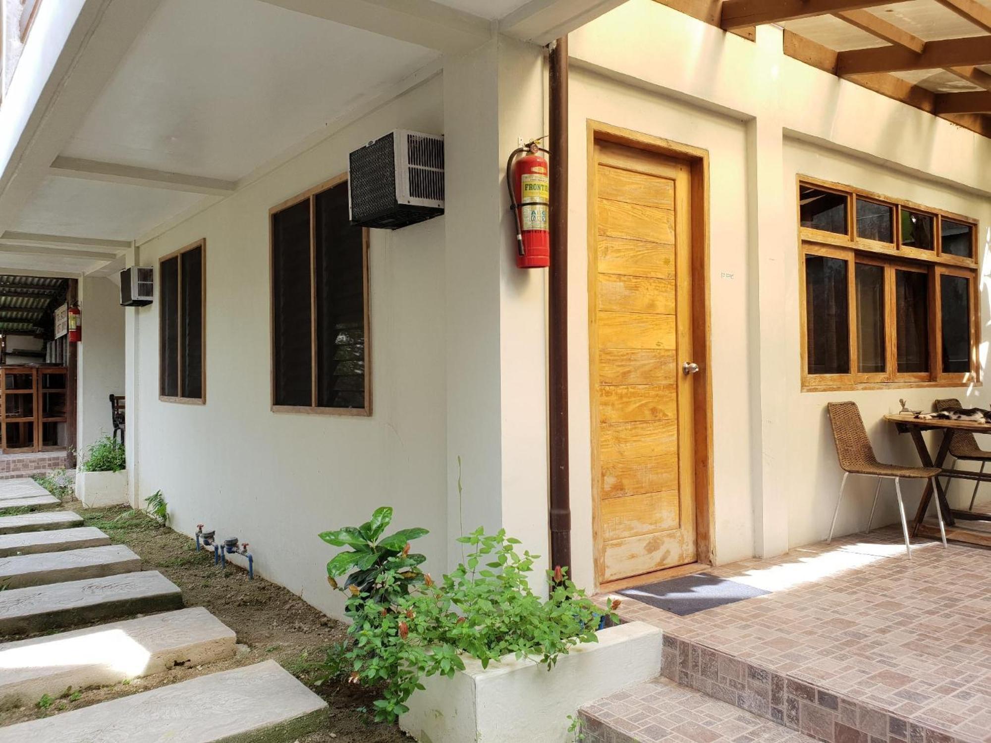 Urbanview Bnky Bed And Breakfast Palawan By Reddoorz Ел Нидо Екстериор снимка